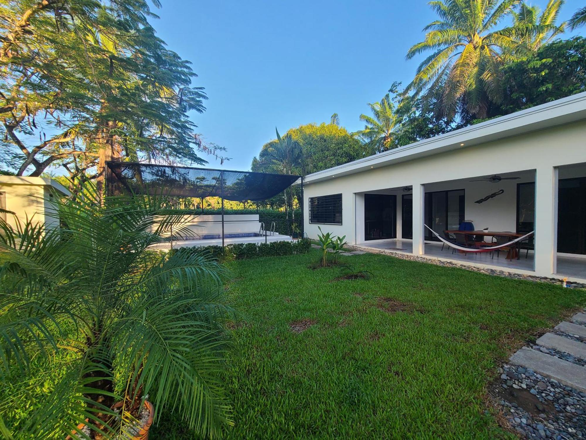 Elenita - Pura Vida Villa Parrita