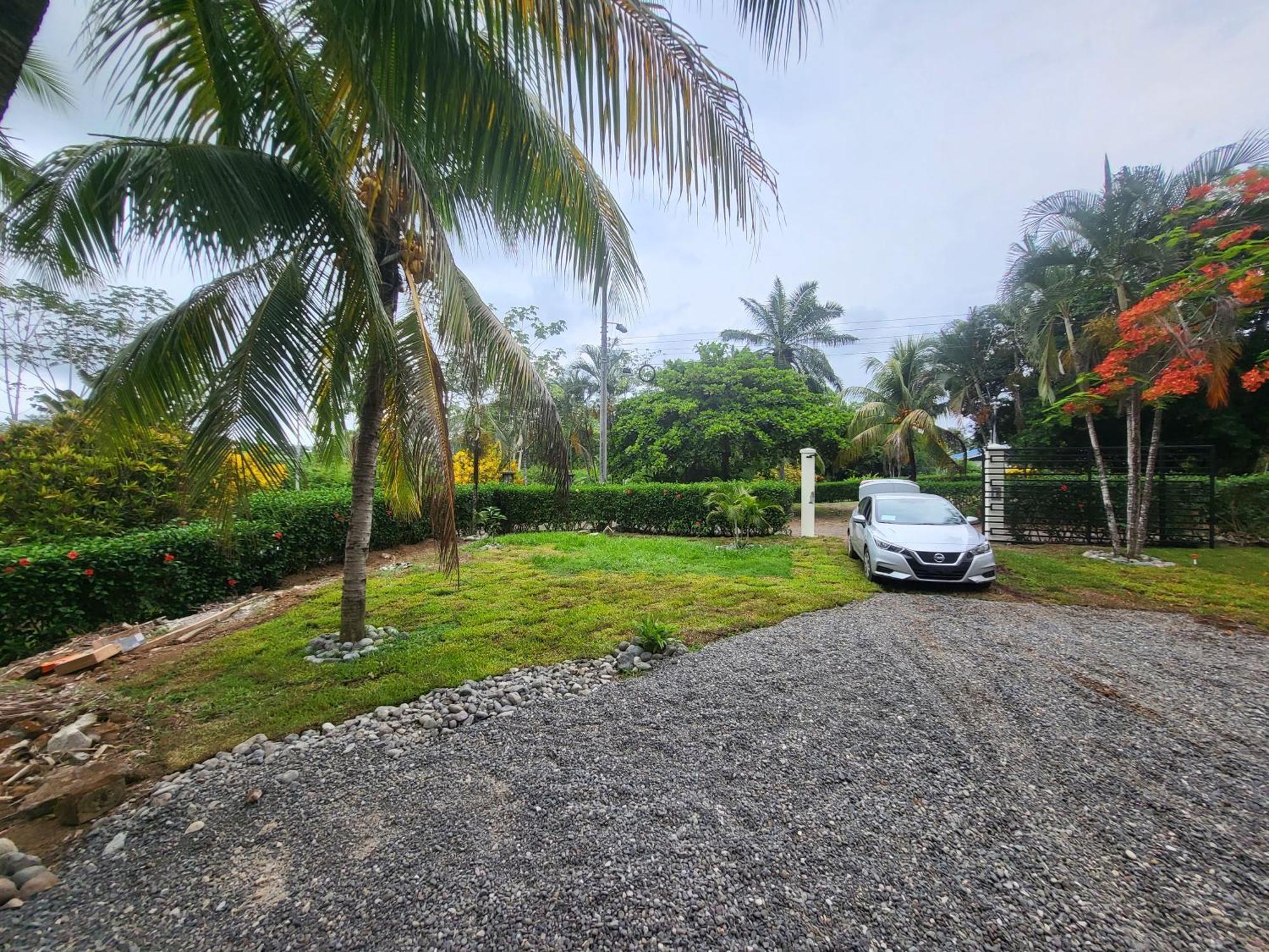 Elenita - Pura Vida Villa